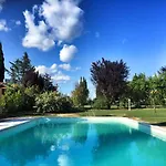Lejlighed Con Piscina E Giardino A *