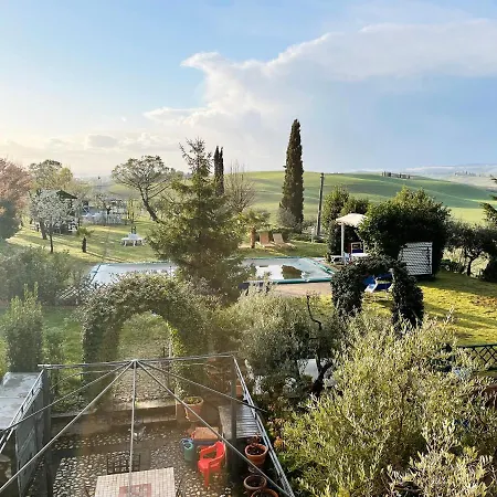 Con Piscina E Giardino A