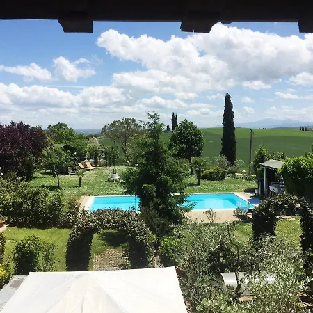 Con Piscina E Giardino A דירה