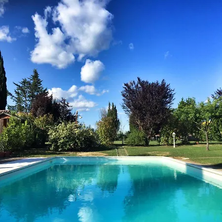 Apartment Con Piscina E Giardino A *