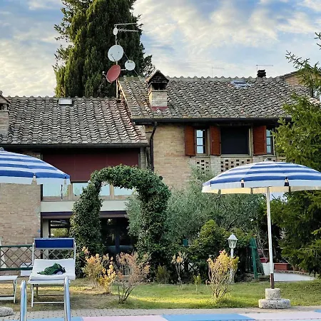 Con Piscina E Giardino A Apartman *