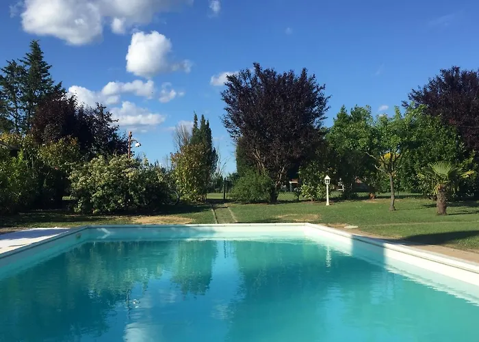 Con Piscina E Giardino A דירה סיינה