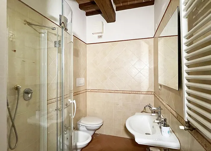 Con Piscina E Giardino A סיינה