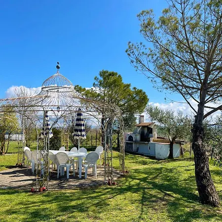 Apartment Con Piscina E Giardino A *