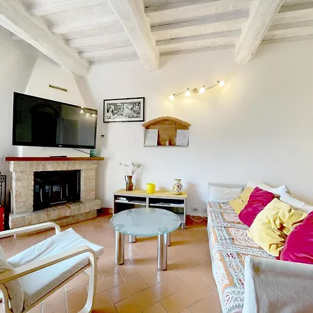 Con Piscina E Giardino A Apartment *