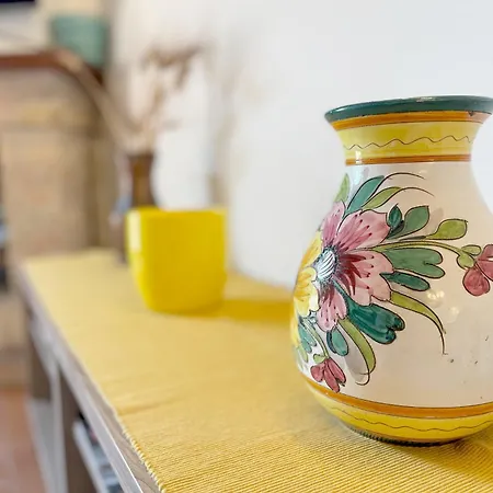 Con Piscina E Giardino A شقة