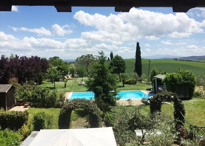 Con Piscina E Giardino A Apartment