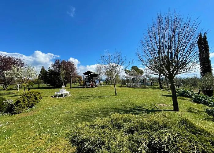 Apartment Con Piscina E Giardino A *